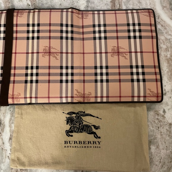 Burberry Haymarket iPad / Tablet Case - Picture 6 of 12